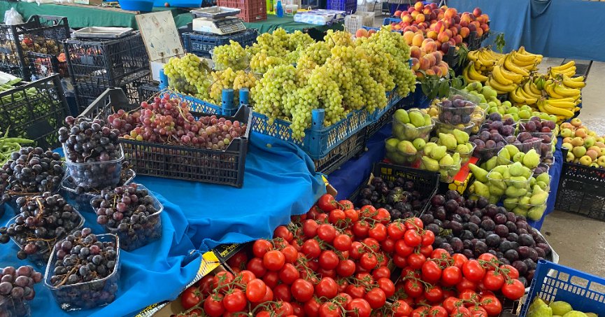 Pazarda meyve çeşitleri bollaştı