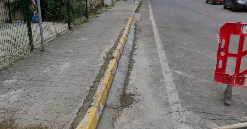 Bozulan kaldırımda düzenleme yapıldı
