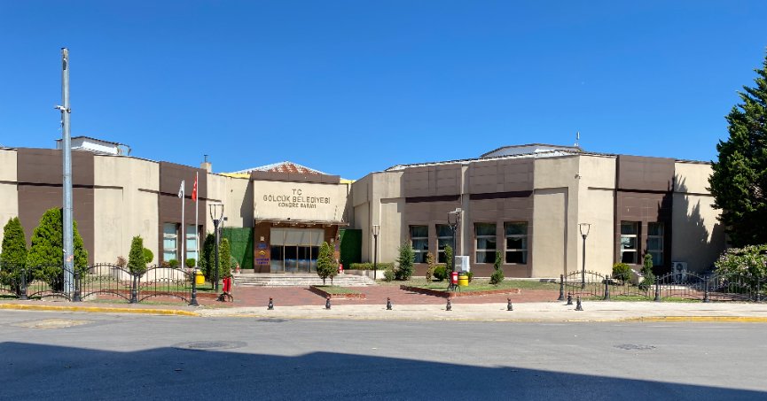 Yeni bir kongre  sarayı daha olmalı