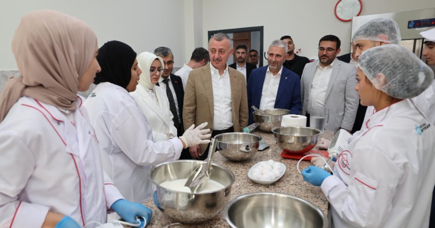 ‘Gençlerimizin umudu olmaya devam edeceğiz’