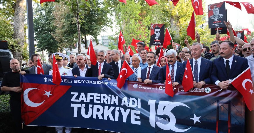 Binlerce Kocaelili bayraklarla yürüdü