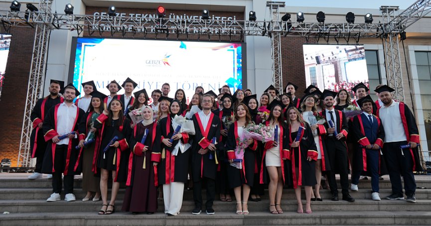 GTÜ’de coşkulu mezuniyet töreni