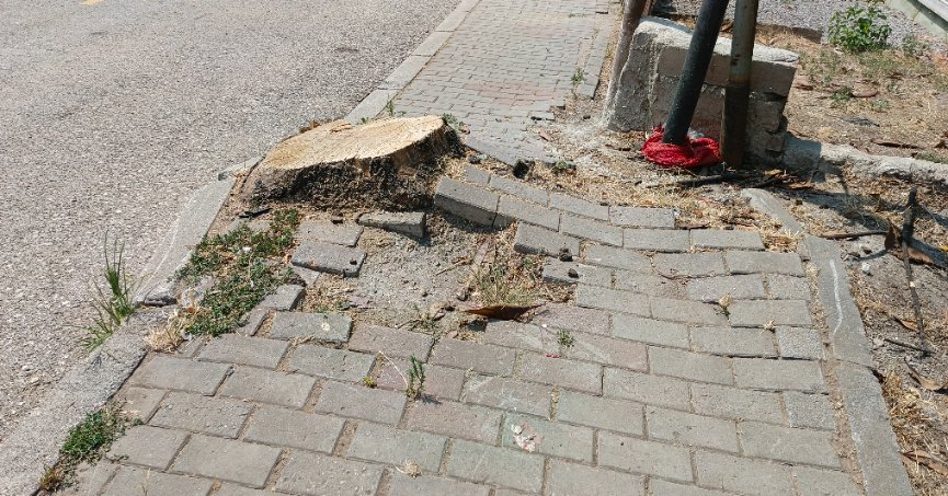 Kaldırıma çözüm bekleniyor