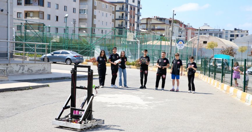 Robotları ile ödül alıp hedef büyüttüler