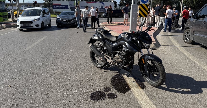 Otomobille motosiklet çarpıştı: 1 yaralı