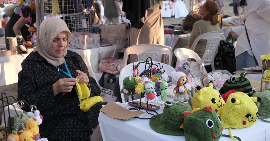 Kadınlar el emeği ürünlerini sergiledi
