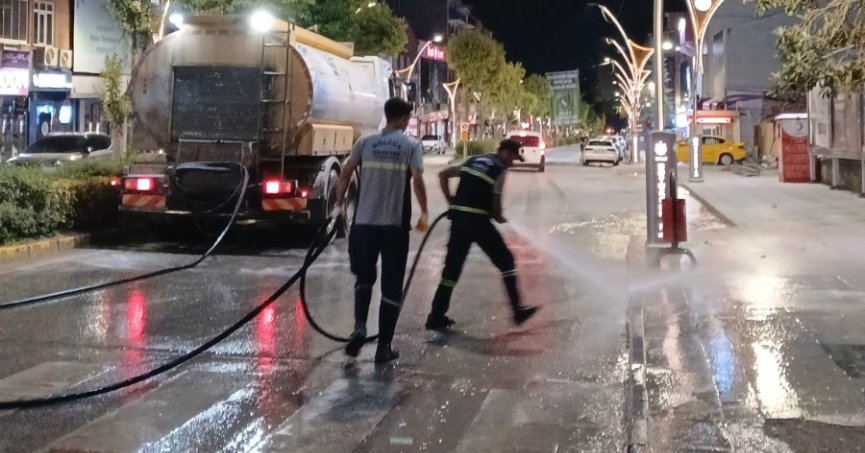 Çarşı merkezinde temizlik çalışması