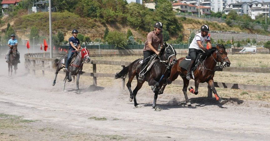Rahvan at yarışı nefesleri kesti