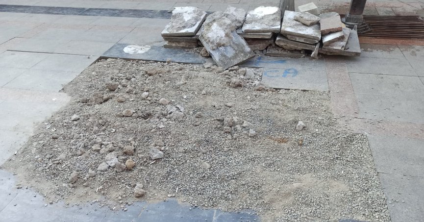 Sökülen taşların düzenlenmesi bekleniyor