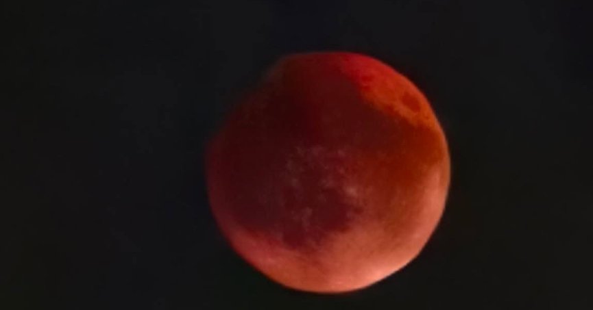 Kocaeli’de ‘Kanlı ay’ tutulması ilgi ile izlendi