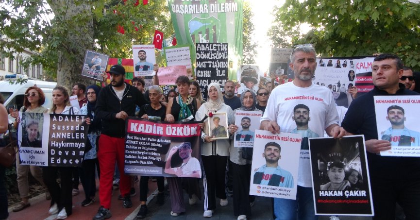 Aileler, kaybettikleri evlatları için yürüdü   