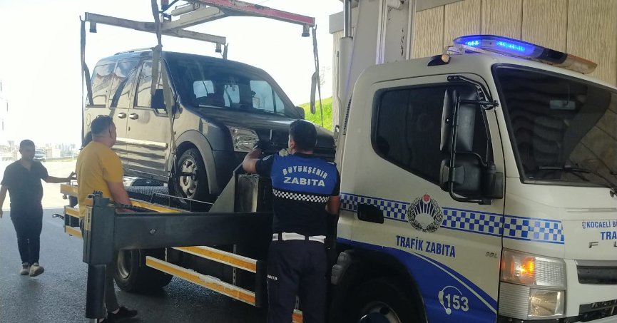 Zabıtadan yolda  kalan aileye destek   