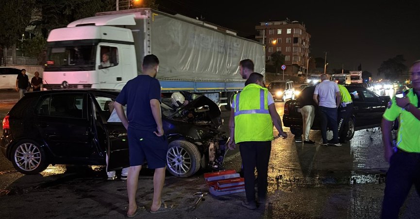 İki otomobil çarpıştı: 4 yaralı