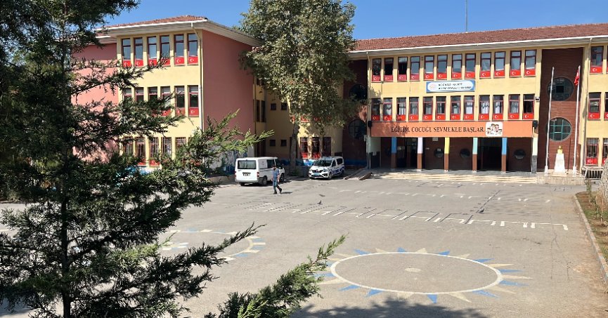 Kantinden ekler yiyen 5 öğrencide zehirlenme şüphesi