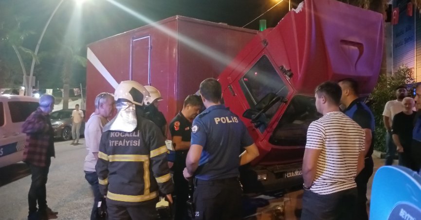 Kamyoneti yanmaktan kurtardılar