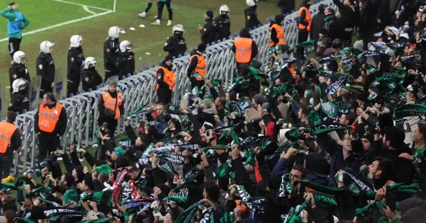 Kocaelisporlu taraftarlardan yönetime tepki