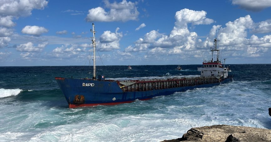 Kuru yük gemisi karaya oturdu