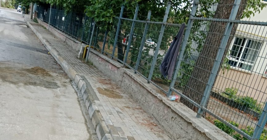 Bozuk yollar ve  kaldırımlar onarıldı