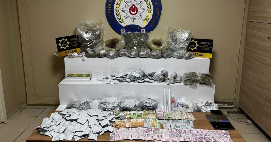 Operasyonda 9 kilo uyuşturucu ele geçirildi