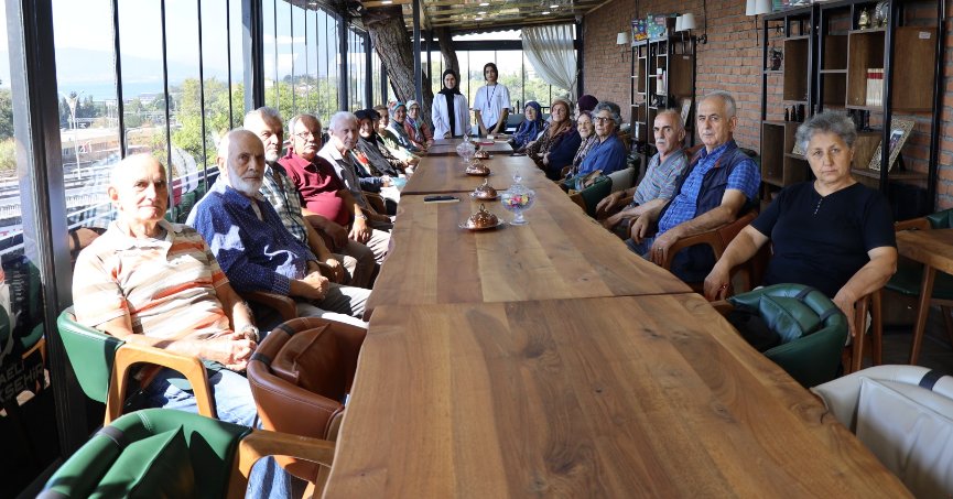 Saygınlar Kulübü sosyal hayata katıyor