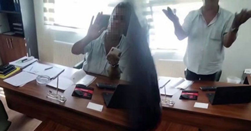 Amirinin üzerine kaynar su döken kadın gözaltında