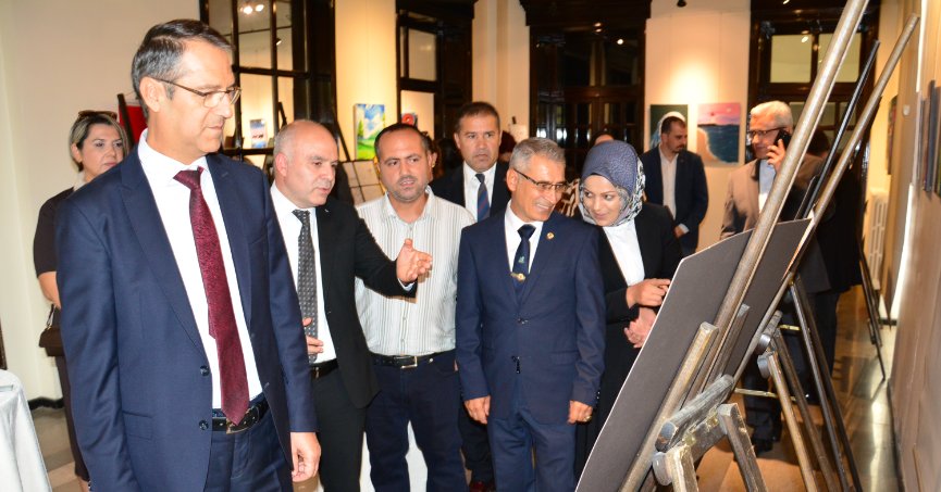 ‘Fark Et, Kabul Et, Mutlu Et’ Resim Sergisi açıldı