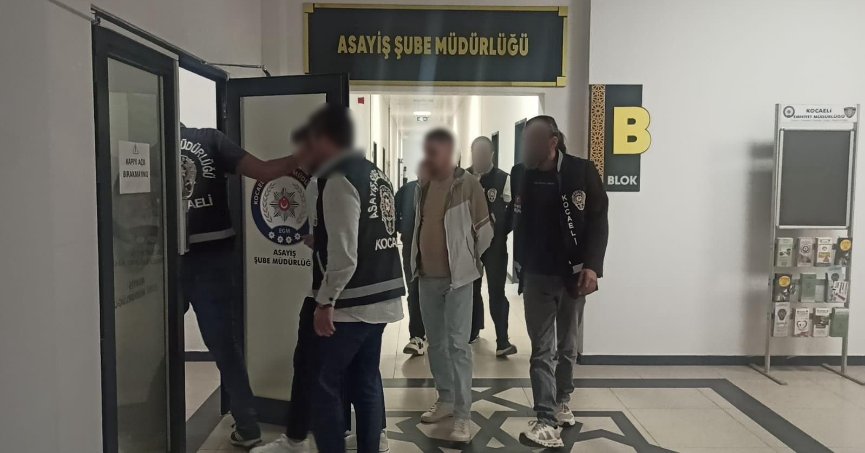 Oto hırsızlığı zanlısı 4 kişi tutuklandı