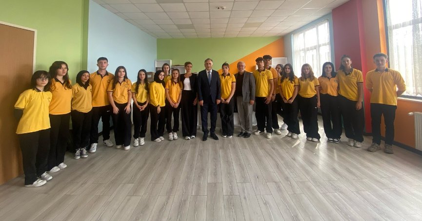 Mert, öğrencilerle bir araya geldi