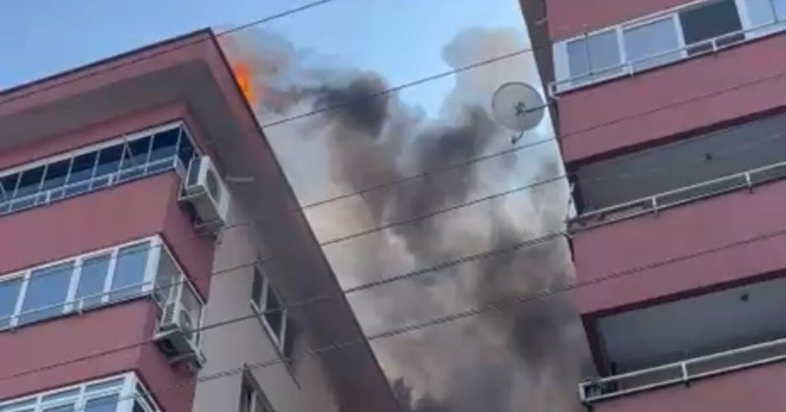 Tadilat yapılan çatı alevlere teslim oldu