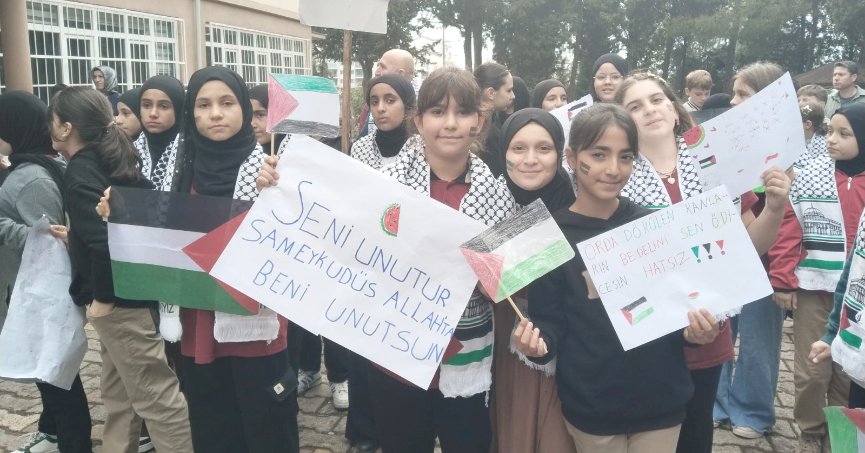 Öğrencilerden Filistin’e destek
