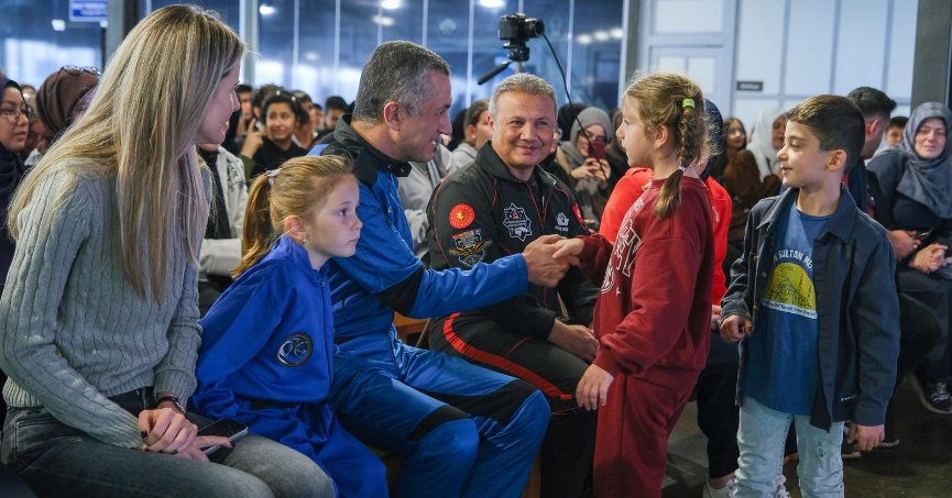 Gençler, Alper Gezeravcı ile buluştu