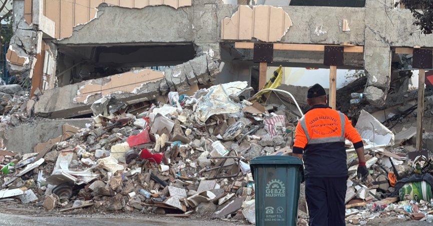4 kişiye mezar olan binada çalışmalar sürüyor