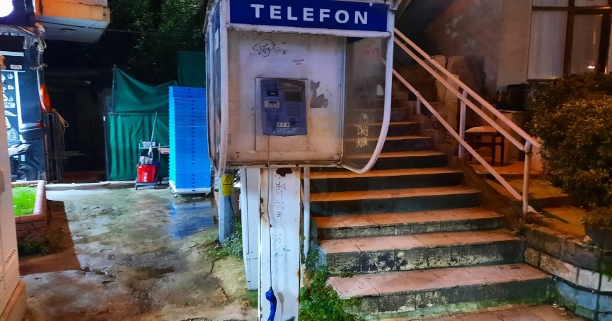 Ankesörlü telefonun hali tepki çekti