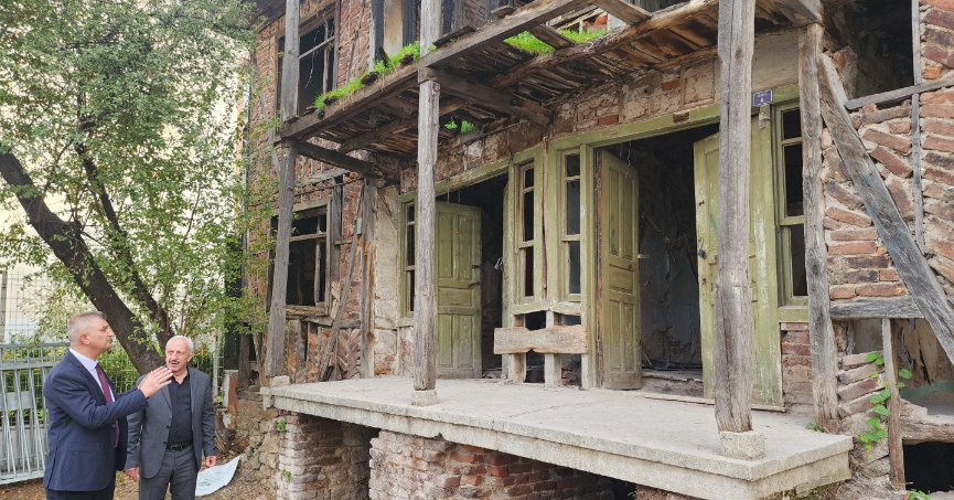 Tarihi yapı kütüphane oluyor