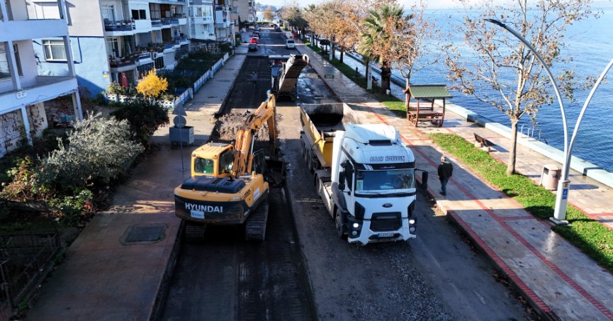 Halıdere sahilinde üstyapı yenilemesi