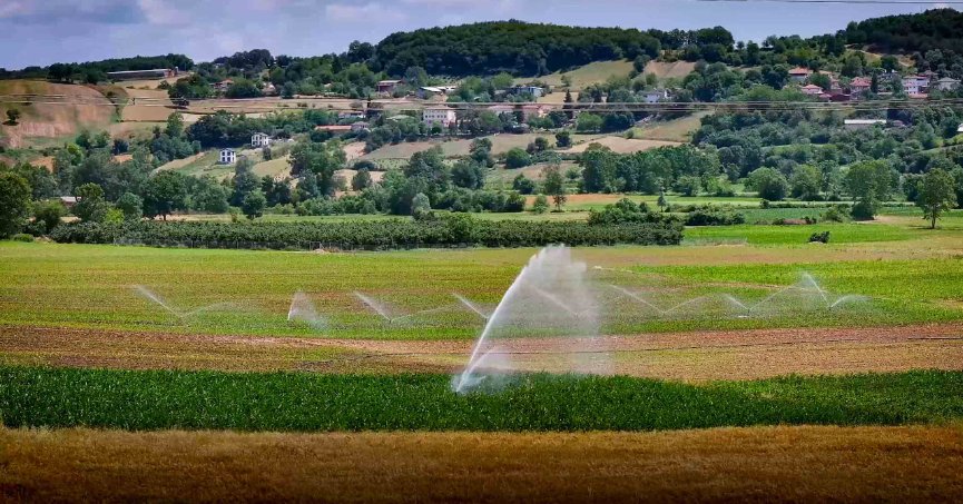 Toramanlar’da sulama suyu toprakla buluştu