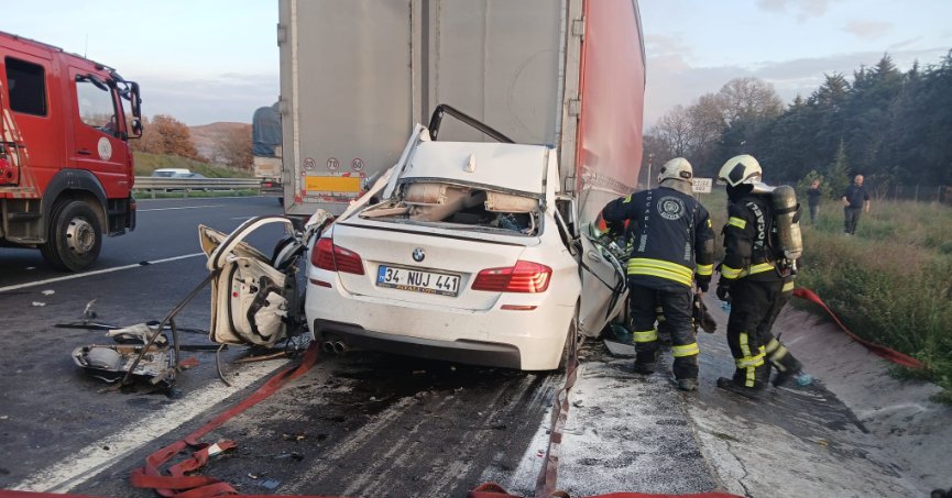 Otomobil tıra çarptı: 1 ölü