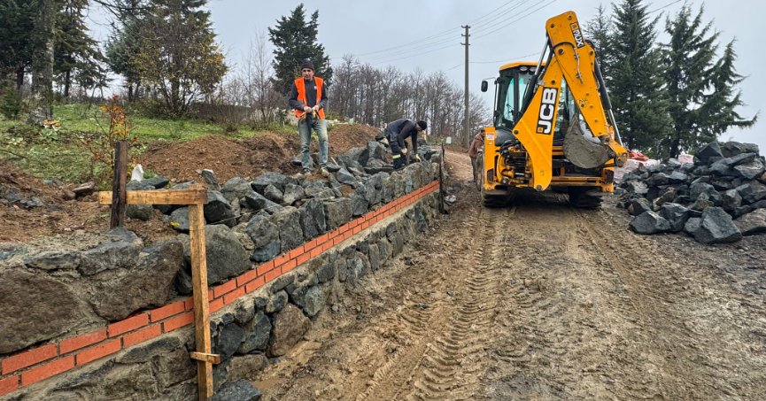 Mezarlıklara 6 bin metreküp taş duvar