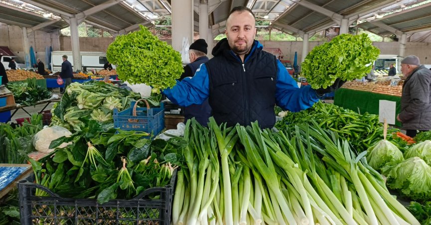 Pazarda mevsim ürünleri talep görüyor