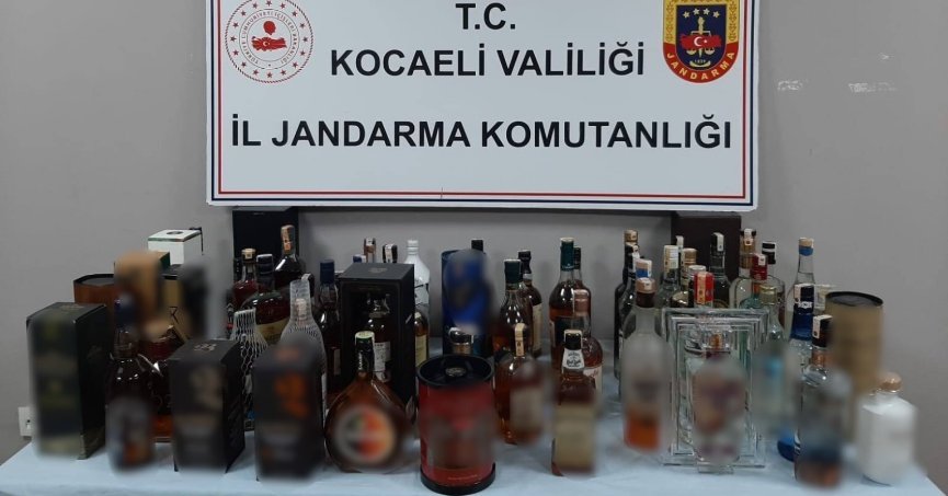 3 araçtan kaçak alkol ve sigara çıktı