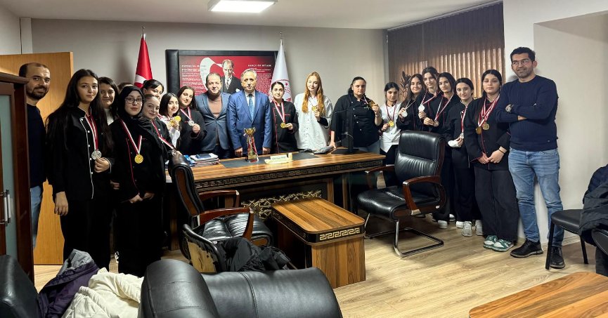 AKV festivale damga vurdu