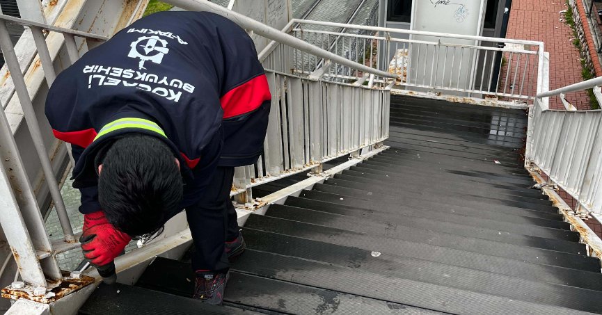 Üst geçitler bakım onarımdan geçiyor