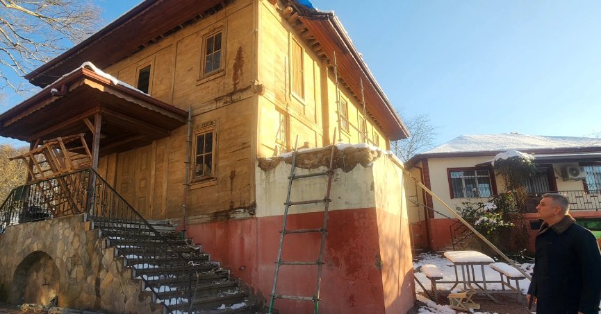 Sezer’den tarihi camide inceleme