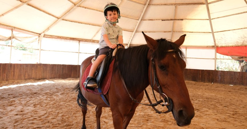 Minik kalplere at sevgisi aşılanıyor