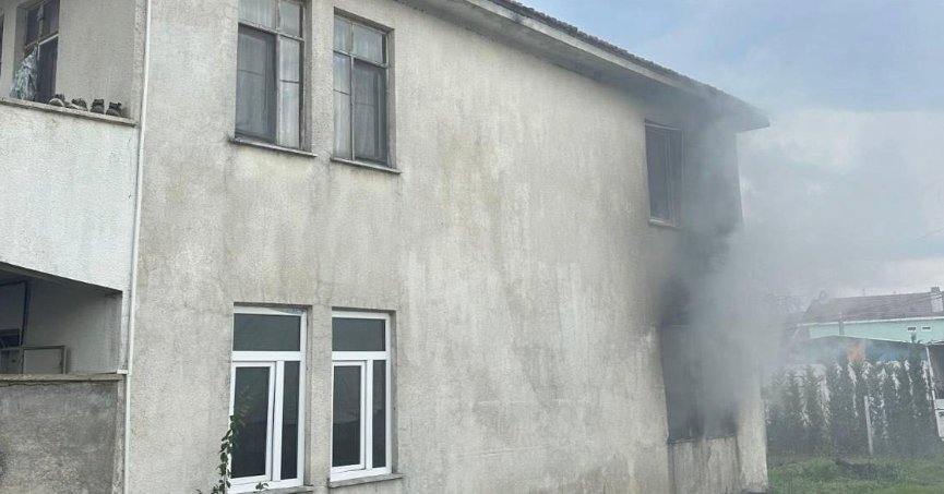 Yangın çıkan evde hasar oluştu