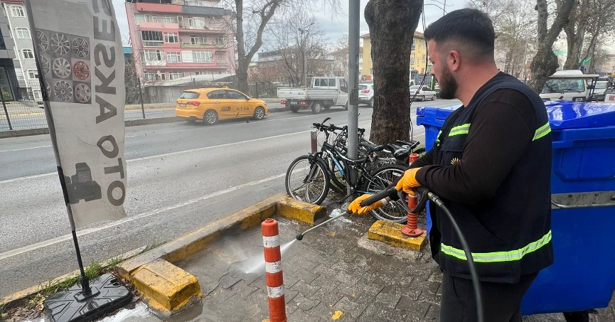 Çöp konteynerlerinde dezenfeksiyon çalışması