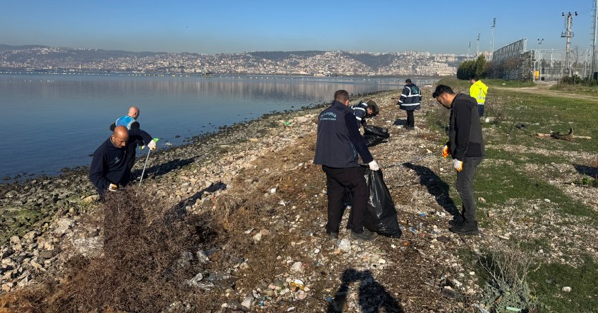 Kıyılardan binlerce kilo atık toplandı