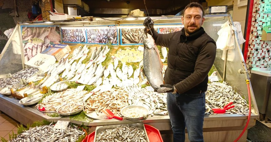 Fırtınalı hava balık tezgahlarını vurdu