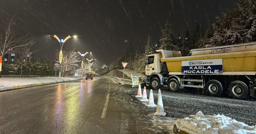 Karla mücadelede yoğun mesai
