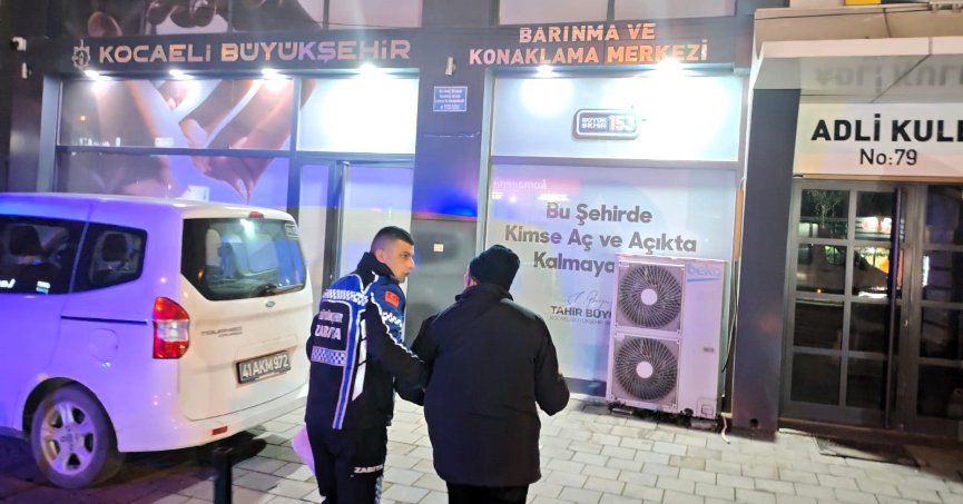 Zabıtadan mağdur vatandaşlara yardım eli